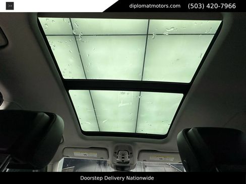 Used 2019 Audi e-tron Prestige w/ Prestige Package image 30