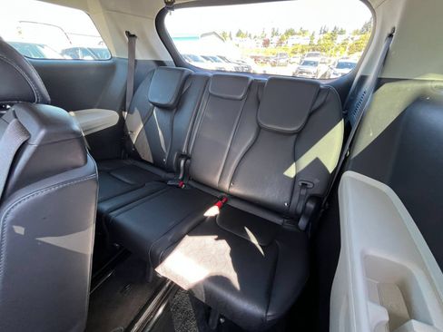 Used 2023 Kia Carnival LX FWD image 25