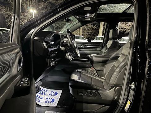 Used 2022 GMC Yukon Denali w/ Denali Premium Package image 18