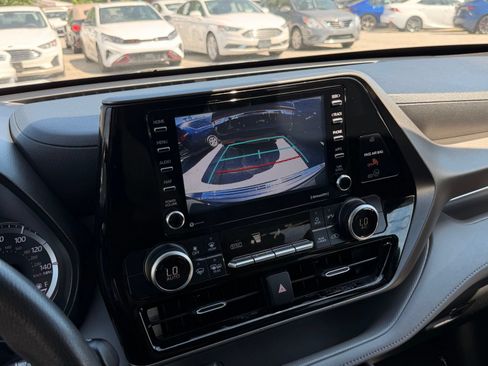 Used 2020 Toyota Highlander L FWD image 35