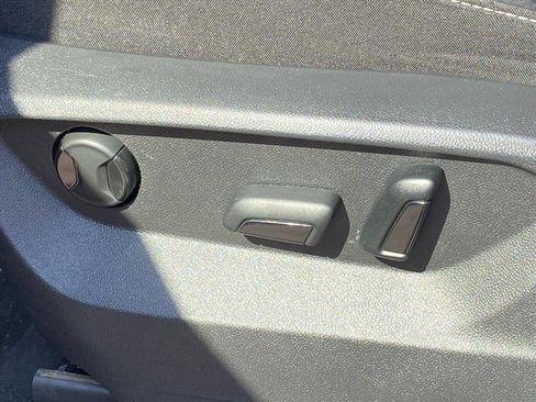 Used 2022 Volkswagen Atlas Cross Sport SE w/ Panoramic Sunroof Package image 13