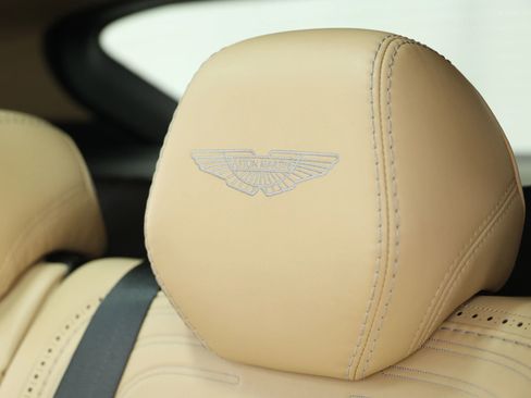 Used 2021 Aston Martin DBX image 55