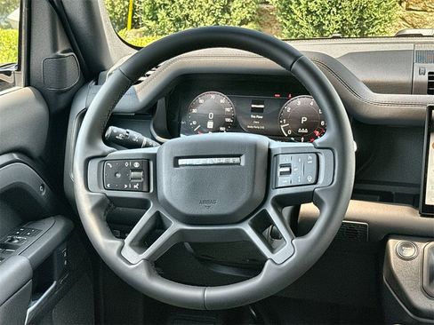 Used 2025 Land Rover Defender 110 S image 21