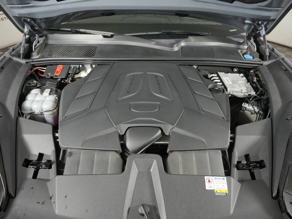 Certified 2024 Porsche Cayenne AWD/4WD image 47