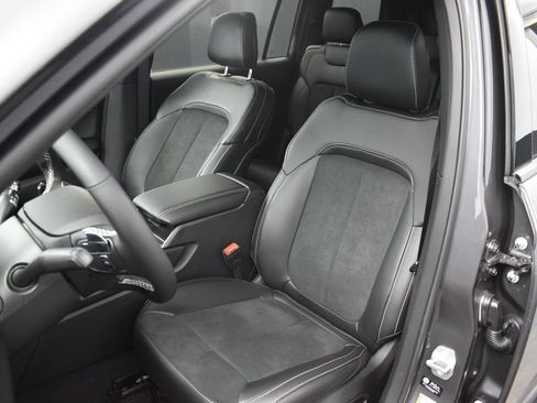 Used 2025 Jeep Grand Cherokee L Altitude AWD/4WD image 19