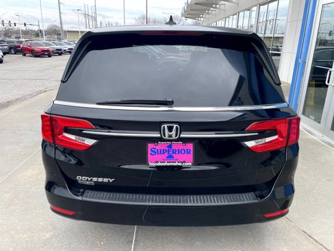 Used 2024 Honda Odyssey EX-L image 3