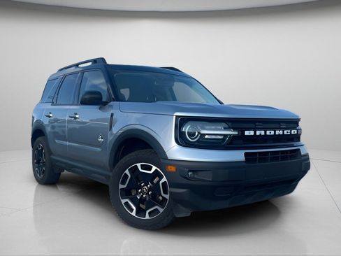 Used 2022 Ford Bronco Sport Outer Banks w/ Tech Package AWD/4WD image 2