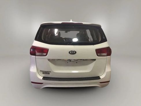 Used 2016 Kia Sedona L image 3