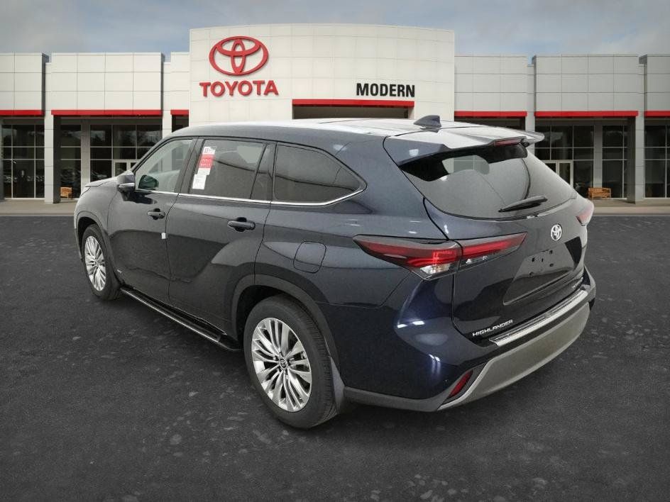 New 2026 Toyota Highlander Platinum AWD/4WD image 13