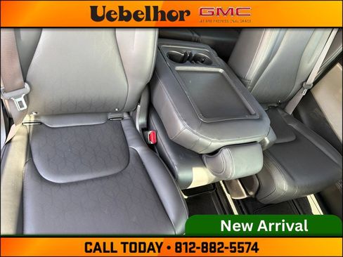 Used 2025 Kia Carnival FWD image 4