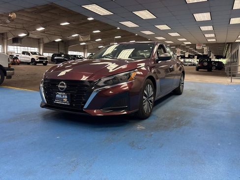 Used 2024 Nissan Altima 2.5 SV FWD image 10