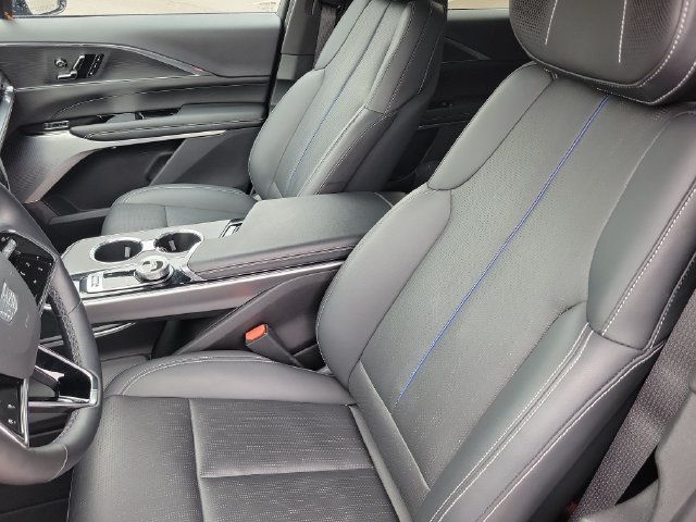 Certified 2024 Cadillac Lyriq Luxury AWD/4WD image 5
