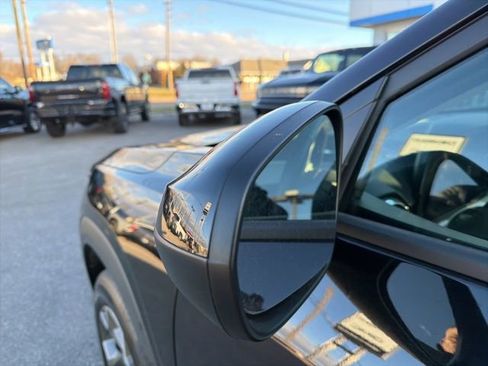 Used 2025 Chevrolet Trax LT w/ LT Convenience Package image 25