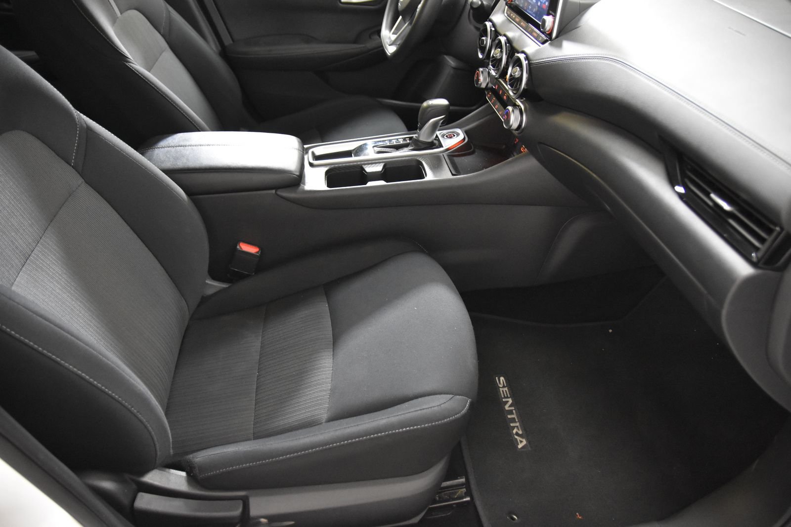 Used 2024 Nissan Sentra SV FWD image 28