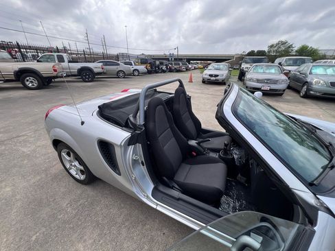 Used 2002 Toyota MR2 RWD image 68