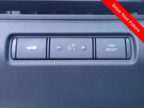 Used 2025 Nissan Altima 2.5 S FWD image 12