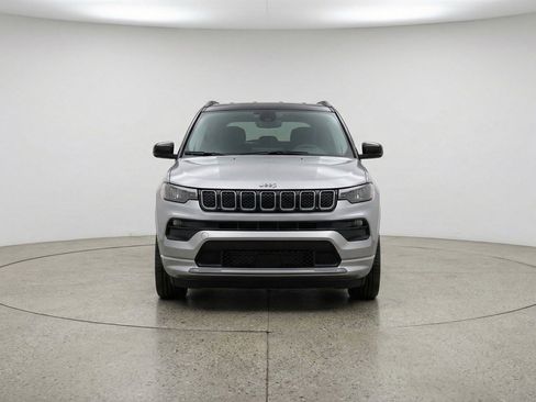 Used 2025 Jeep Compass Limited AWD/4WD image 2