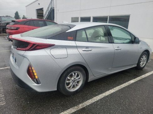 Used 2017 Toyota Prius Prime Premium FWD image 3