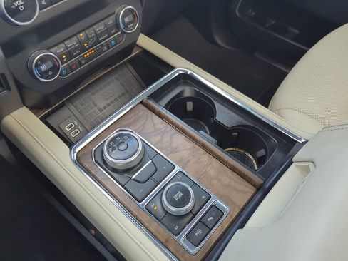 Used 2019 Ford Expedition Max Platinum image 30