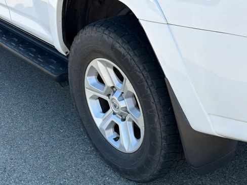 Used 2019 Toyota 4Runner SR5 AWD/4WD image 17