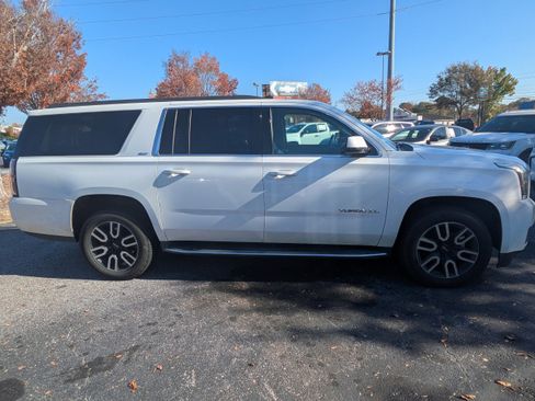 Used 2020 GMC Yukon XL SLT w/ Open Road Package image 3