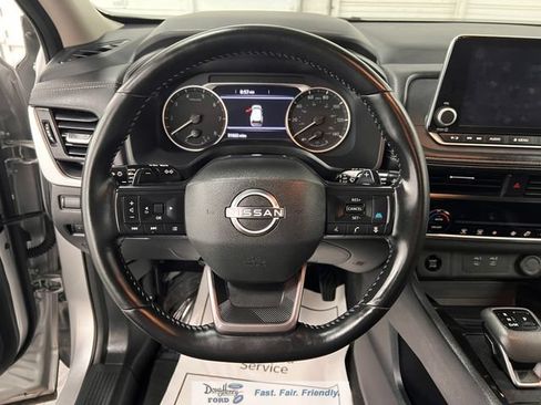 Used 2025 Nissan Rogue SV FWD image 39