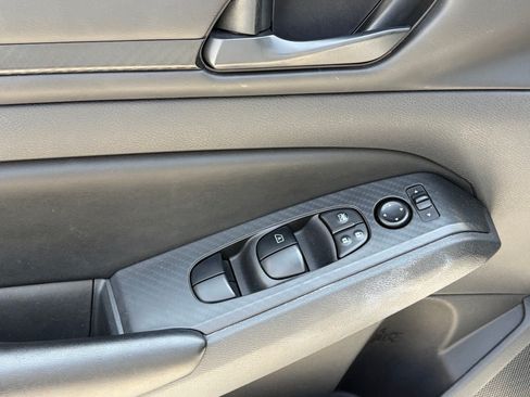 Used 2024 Nissan Altima 2.5 S FWD image 5