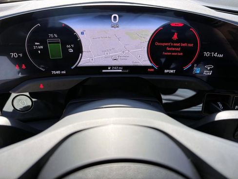 Used 2025 Porsche Taycan image 30