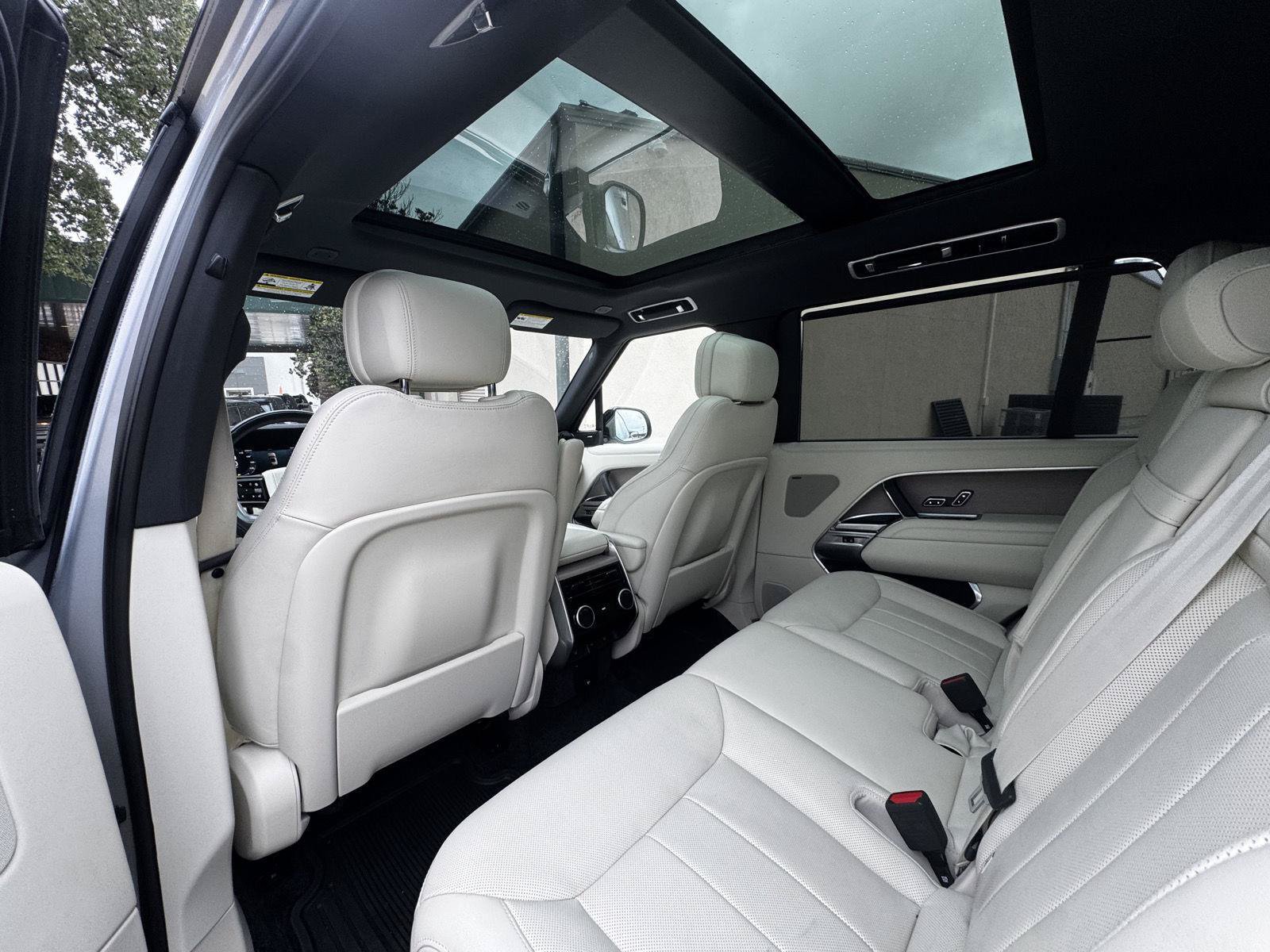 Certified 2025 Land Rover Range Rover Long Wheelbase SE AWD/4WD image 17