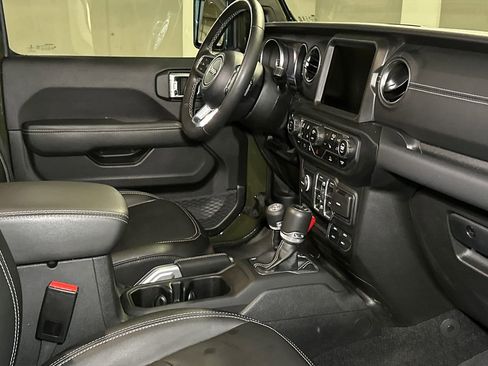 Used 2023 Jeep Wrangler Unlimited Sahara w/ Cold Weather Group AWD/4WD image 12