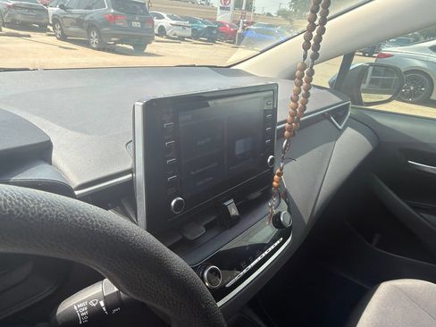 Used 2020 Toyota Corolla LE FWD image 10