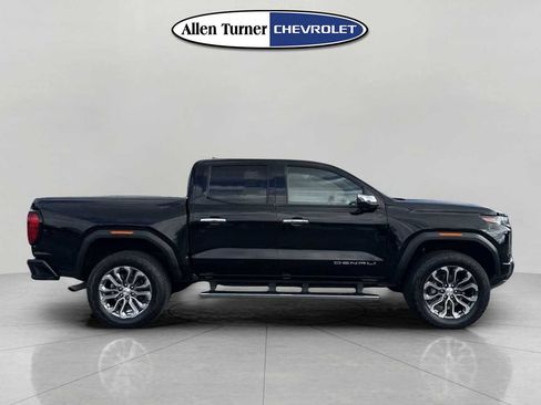 Used 2023 GMC Canyon Denali image 3