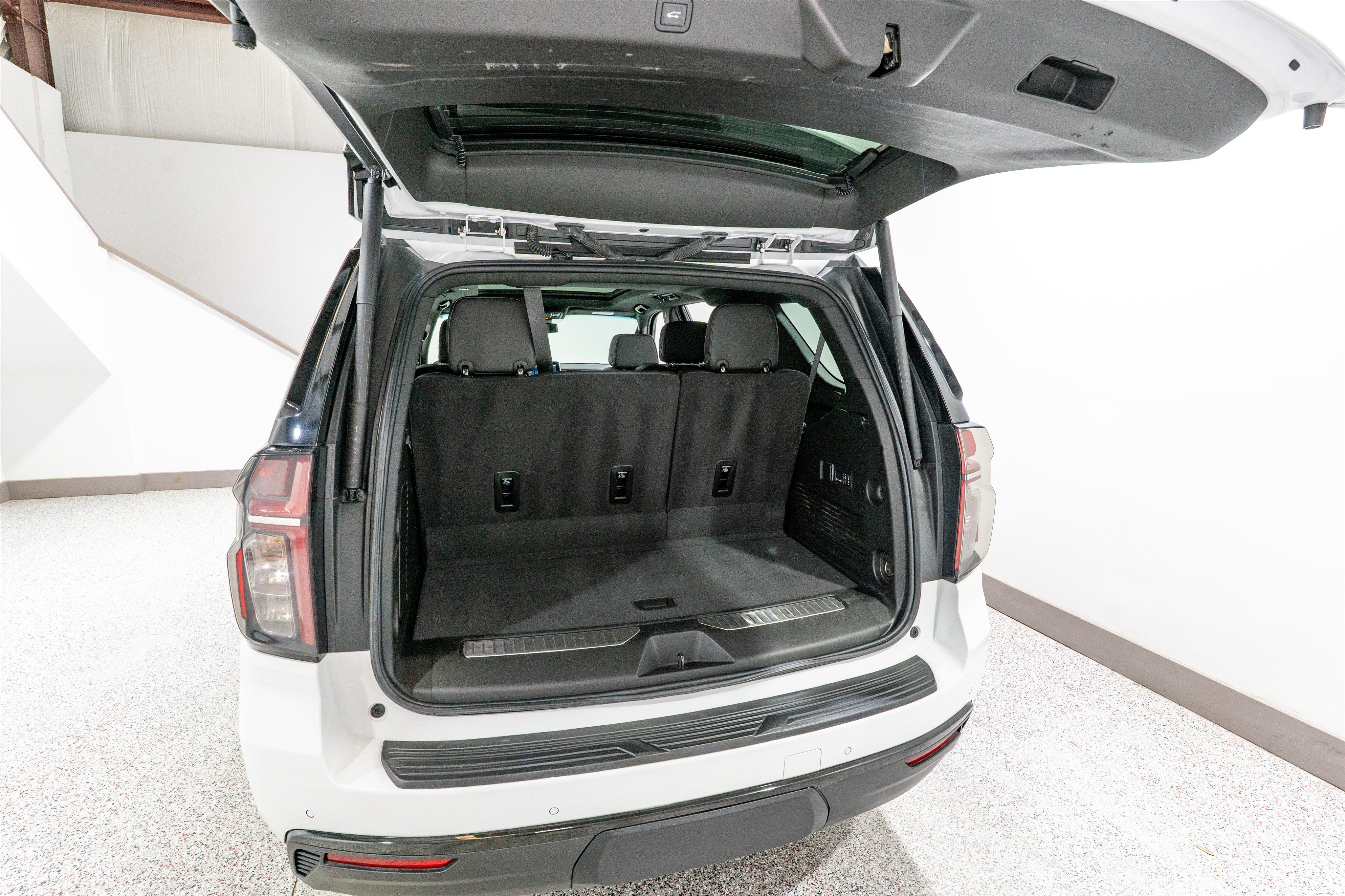 Used 2024 Chevrolet Tahoe RST w/ Luxury Package AWD/4WD image 34