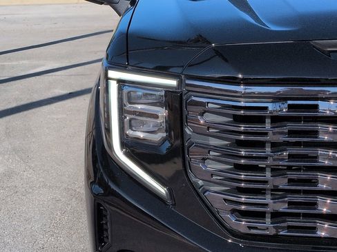 Used 2025 GMC Sierra 1500 Denali Ultimate image 9