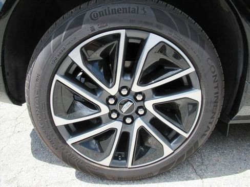 Used 2025 Cadillac Optiq Sport 2 w/ LPO, Floor Liner Package AWD/4WD image 5