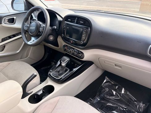 Used 2023 Kia Soul LX w/ LX Technology Package FWD image 13