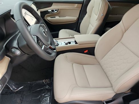 New 2026 Volvo XC90 B6 Plus w/ Protection Package Premier image 6