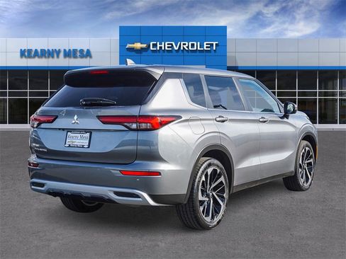 Used 2024 Mitsubishi Outlander SE image 6