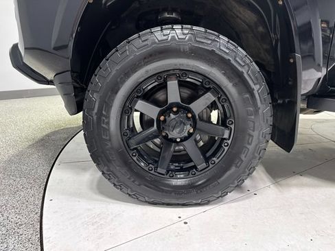Used 2019 Toyota Tacoma SR AWD/4WD image 5