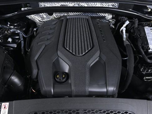 Certified 2025 Porsche Macan image 29