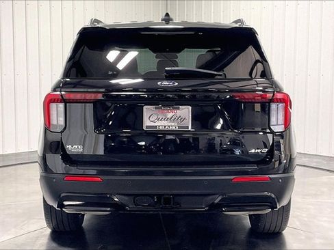 Used 2025 Ford Explorer ST-Line w/ ST-Line Street Pack AWD/4WD image 4