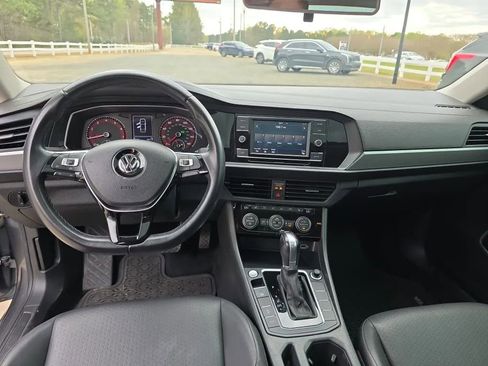 Used 2019 Volkswagen Jetta SE image 17
