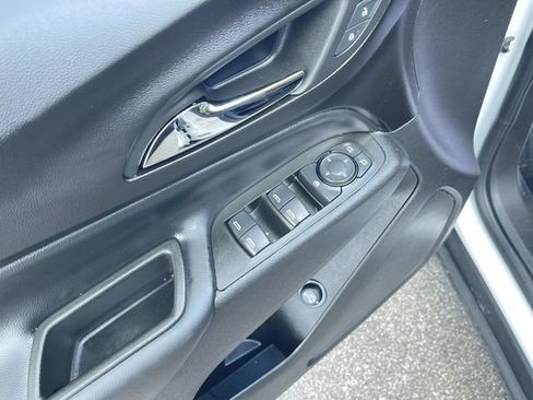 Used 2024 Chevrolet Equinox LT FWD image 22