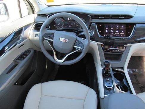 Used 2023 Cadillac XT6 Premium Luxury image 12