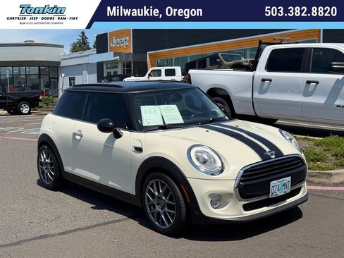 Used 2018 MINI Cooper 2-Door Hardtop FWD image 1