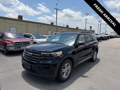 Used 2020 Ford Explorer XLT AWD/4WD image 2