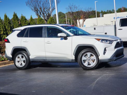 Used 2019 Toyota RAV4 XLE image 3