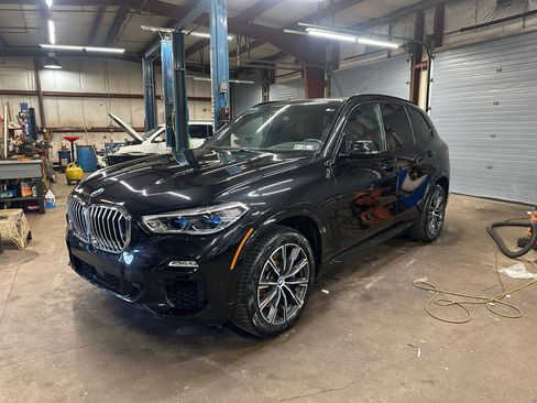 Used 2019 BMW X5 xDrive40i w/ M Sport Package AWD/4WD image 1