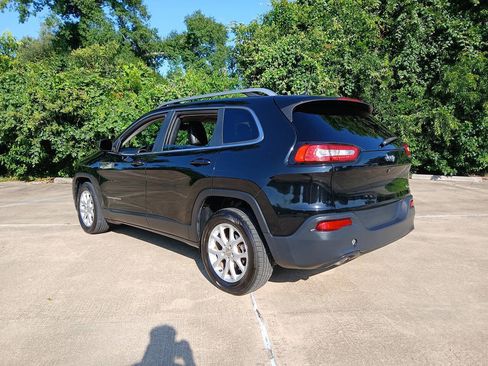 Used 2018 Jeep Cherokee Latitude Plus FWD image 7
