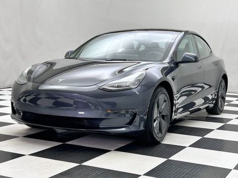 Used 2023 Tesla Model 3 Standard Range image 4